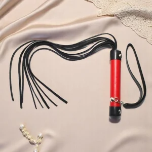 CHICOTE DE LUXO COM 8 TIRAS DE COURO 30 CM - VERMELHO