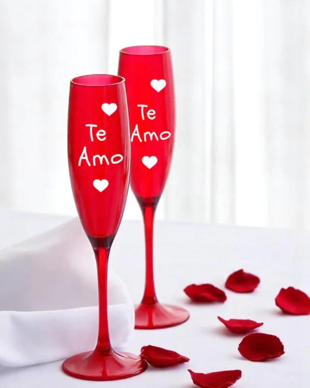 KIT 02 TAÇAS VERMELHAS CHAMPANHE - EU TE AMO - DUPLA PERFEITA PARA COMEMORAR O DIA DOS NAMORADOS JUNTINHOS